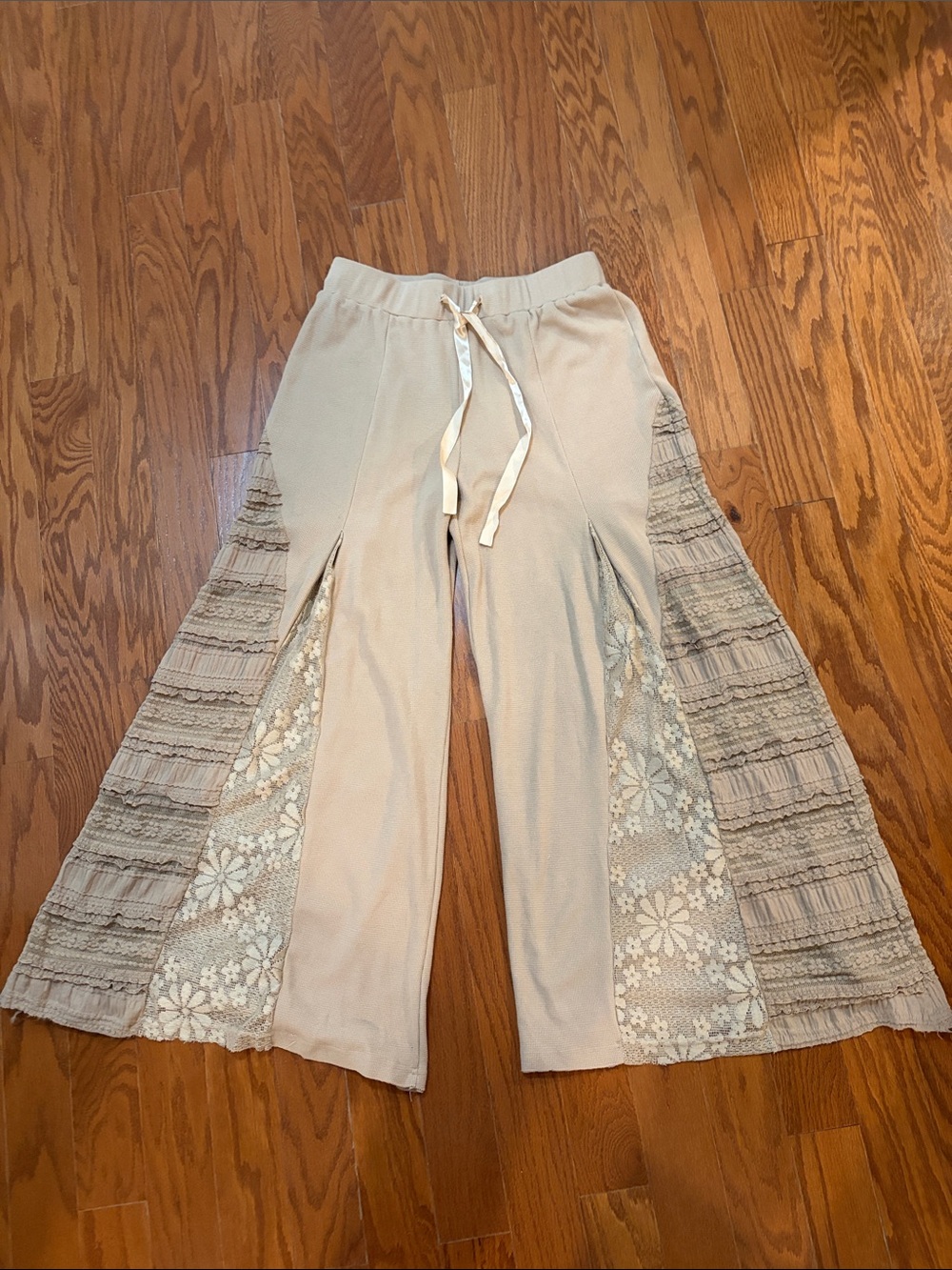 POL Mykonos Lace Paneled Wide Leg Pants - Size L - Picture 8 of 8